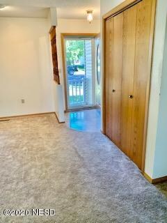 1404 foyer with duoble coat closet