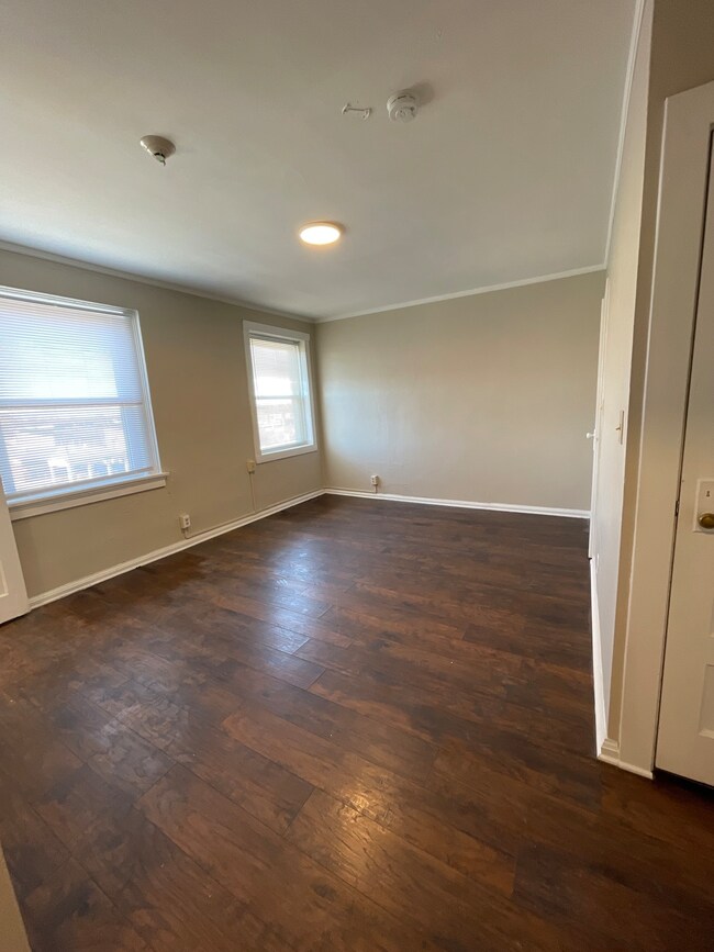 201 Unit 304 E Pike St, Crawfordsville, IN 47933 - photo 7