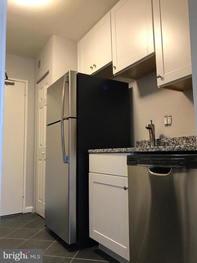 The Lancaster unit 107, Arlington, VA 22204 - photo 2