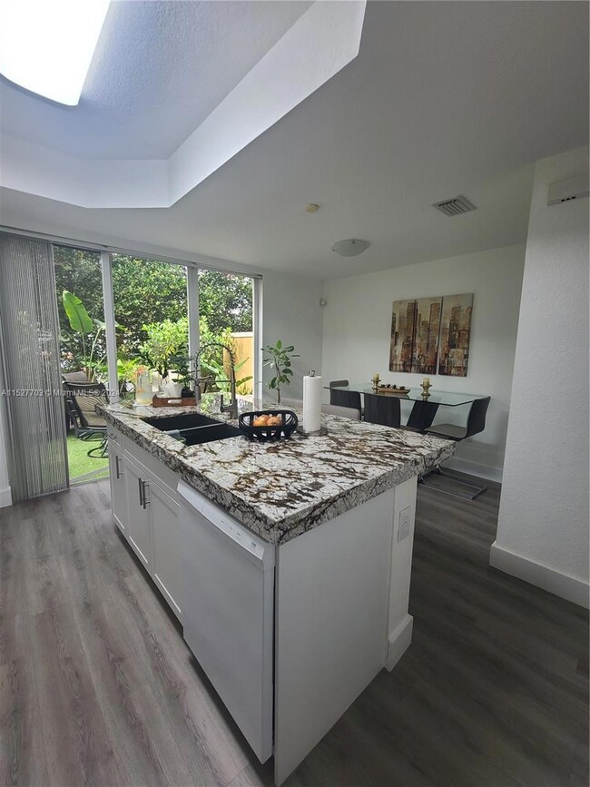 640 SW 107th Ave unit 604, Pembroke Pines, FL 33025 - photo 2
