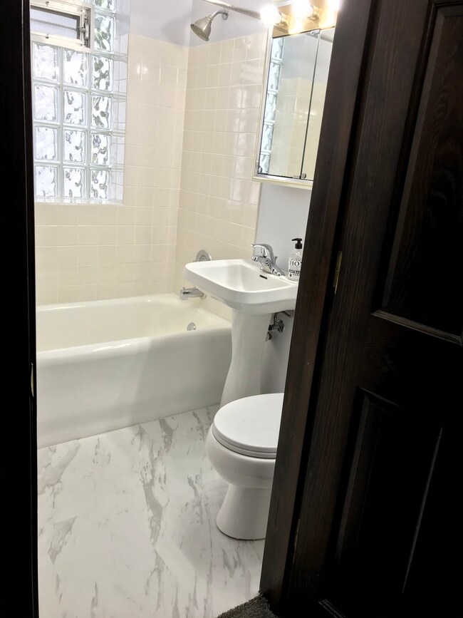 501 Lorraine Ave, Waukegan, IL 60085 - photo 5