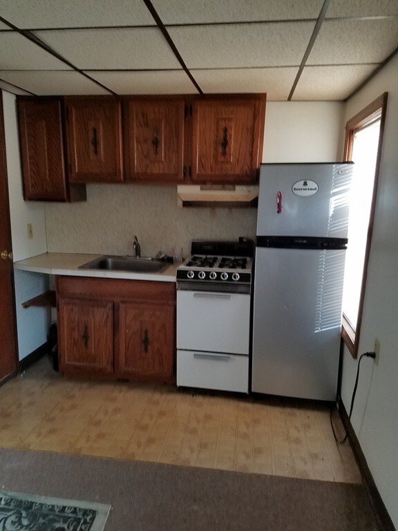 3 Warren St unit 15, Stoneham, MA 02180 - photo 2