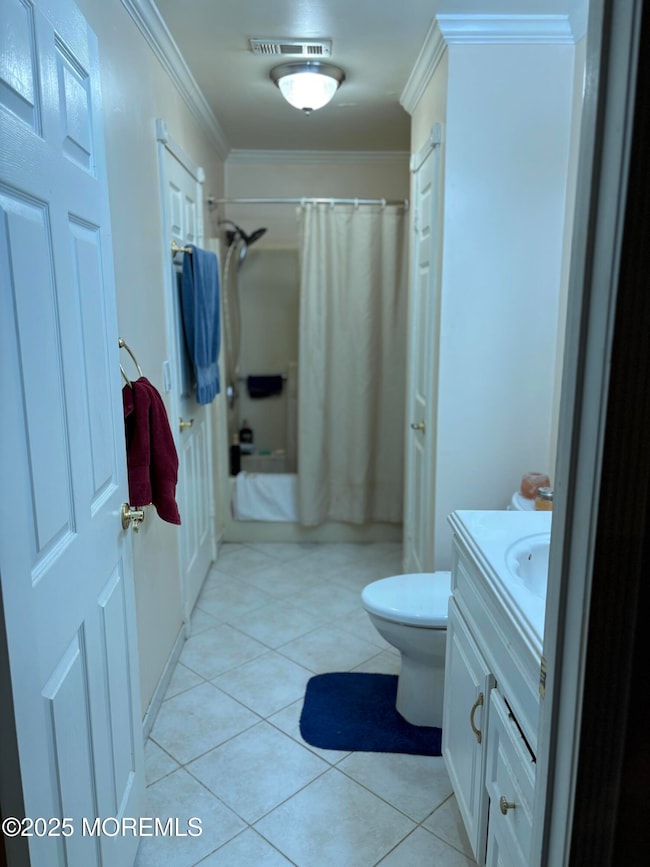 708 Zlotkin Cir unit 2, Freehold, NJ 07728 - photo 6