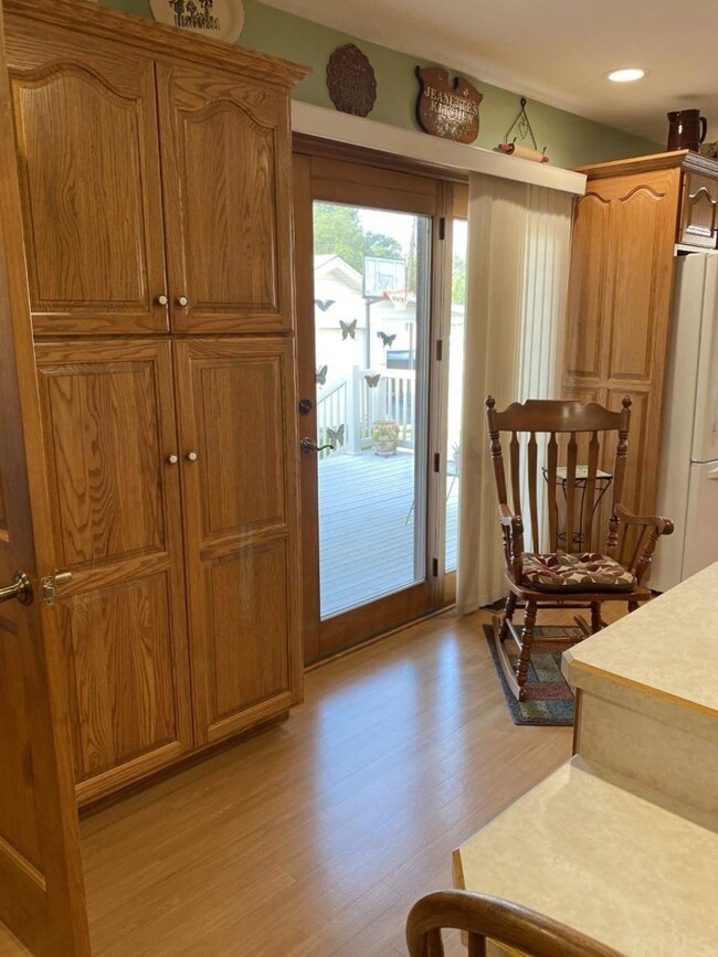 200 NE D St, Linton, IN 47441 - photo 6