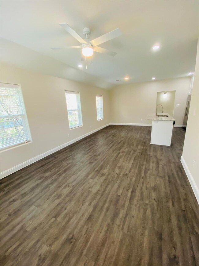 821 W Nelson St, Denison, TX 75020 - photo 5