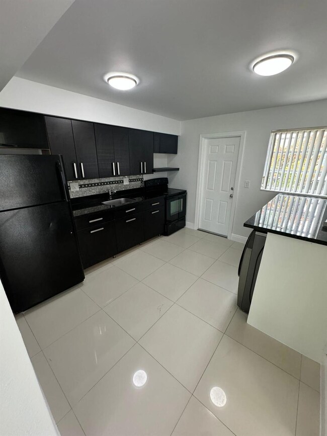 512 SW 7th St unit 1, Hallandale Beach, FL 33009 - photo 6