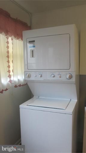 176 Kingston Park Ln E, Middle River, MD 21220 - photo 2