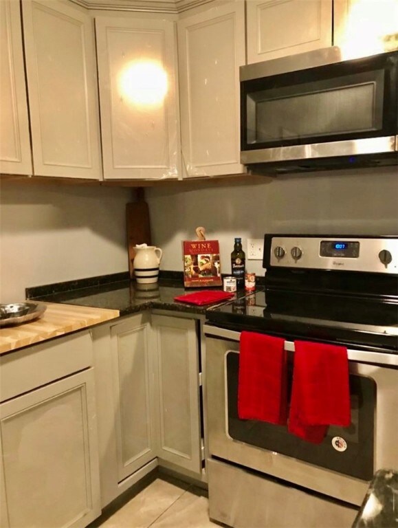 Stainless Steel Appliances With Built IN Cutting B