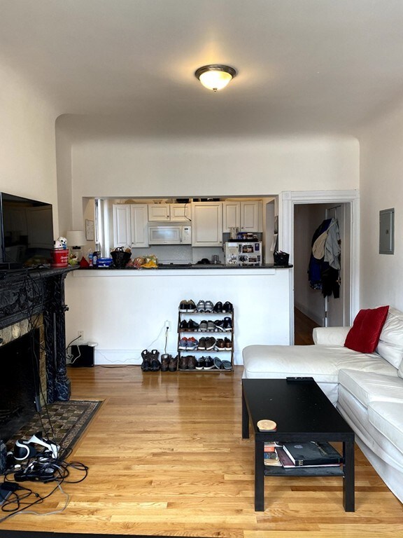 891 Massachusetts Ave unit 1, Cambridge, MA 02139 - photo 2