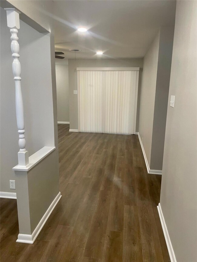 1102 Elmwood St, Gainesville, TX 76240 - photo 4