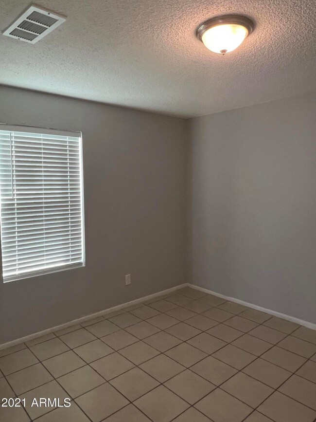 237 S Allen unit D, Mesa, AZ 85204 - photo 2