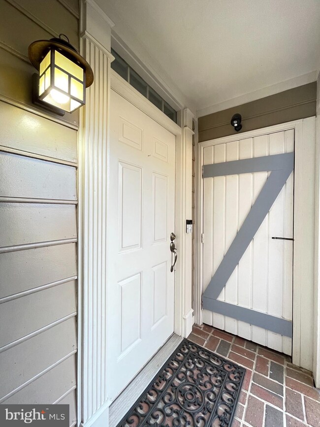 6897 Mclean Province Cir, Falls Church, VA 22043 - photo 3