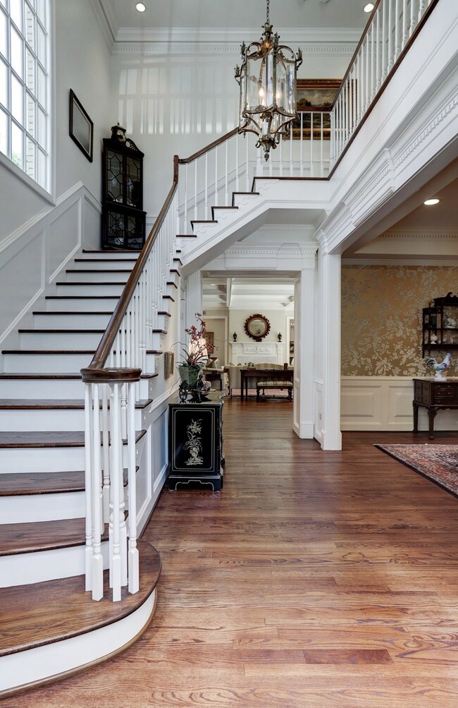 329 Sugarberry Cir, Houston, TX 77024 - photo 4