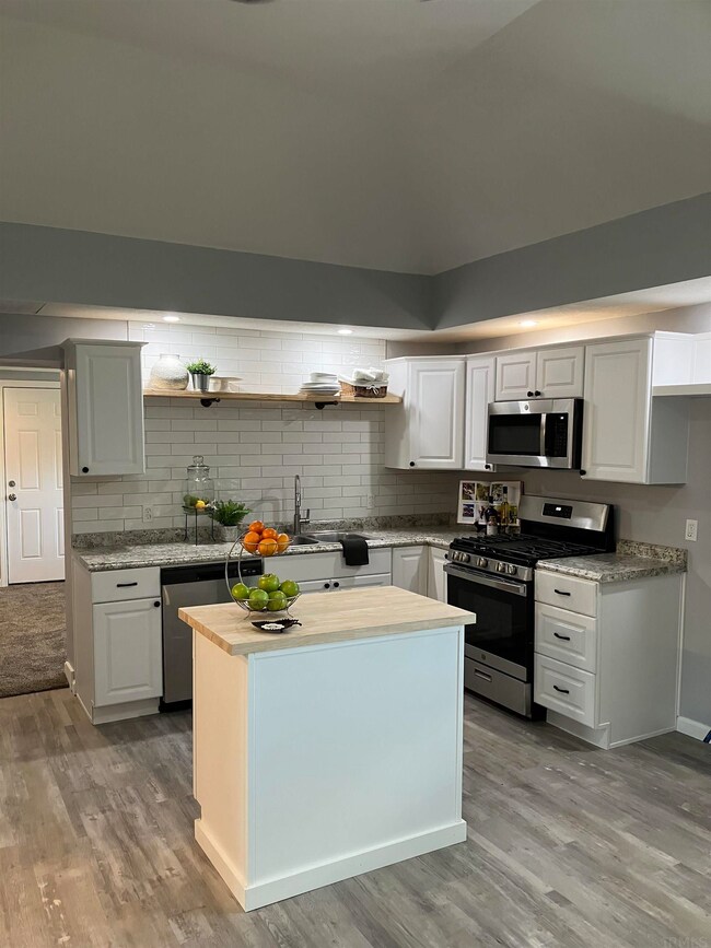 221 S Cleveland St, Auburn, IN 46706 - photo 6