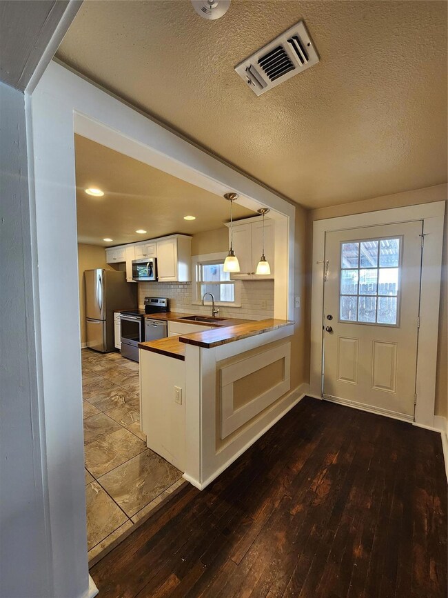 320 Davis St, Weatherford, TX 76086 - photo 6