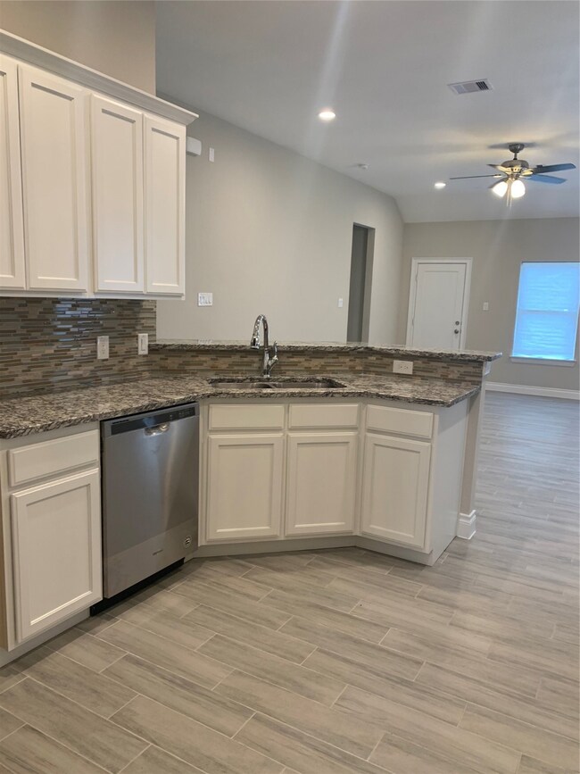 8703 Lanewood Dr, Houston, TX 77016 - photo 5