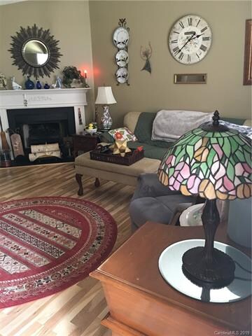 Cozy living room with Fireplace