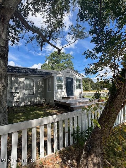 1917 Wilson Ave, Pascagoula, MS 39567 - photo 4