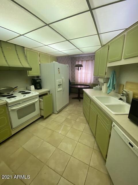 10512 W Palmeras Dr, Sun City, AZ 85373 - photo 2