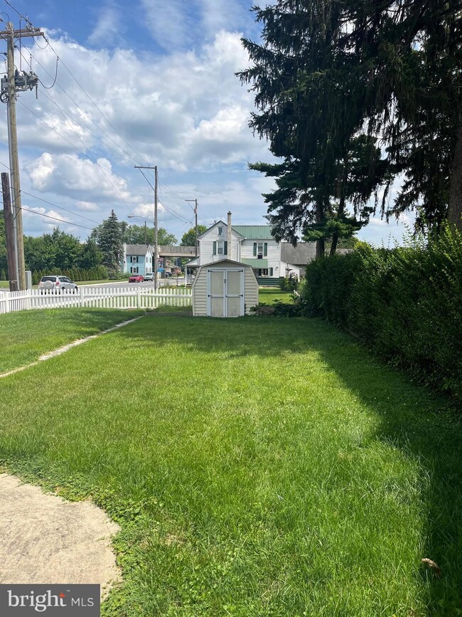 300 S Market Ave, Mount Joy, PA 17552 - photo 6