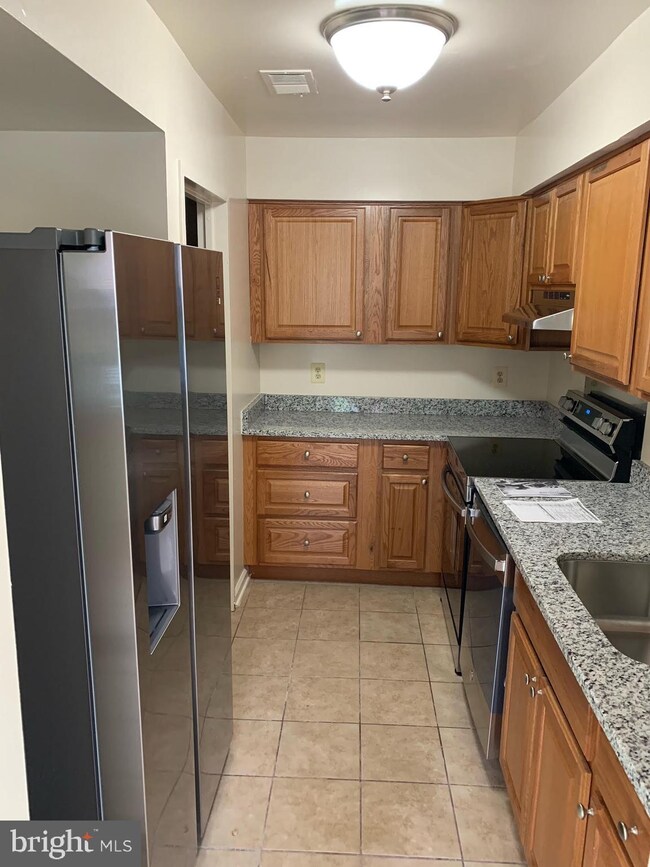 9658 Hagel Cir, Lorton, VA 22079 - photo 5