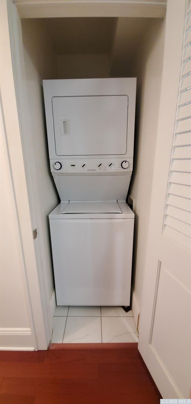 808 Warren St unit 1R, Hudson, NY 12534 - photo 6