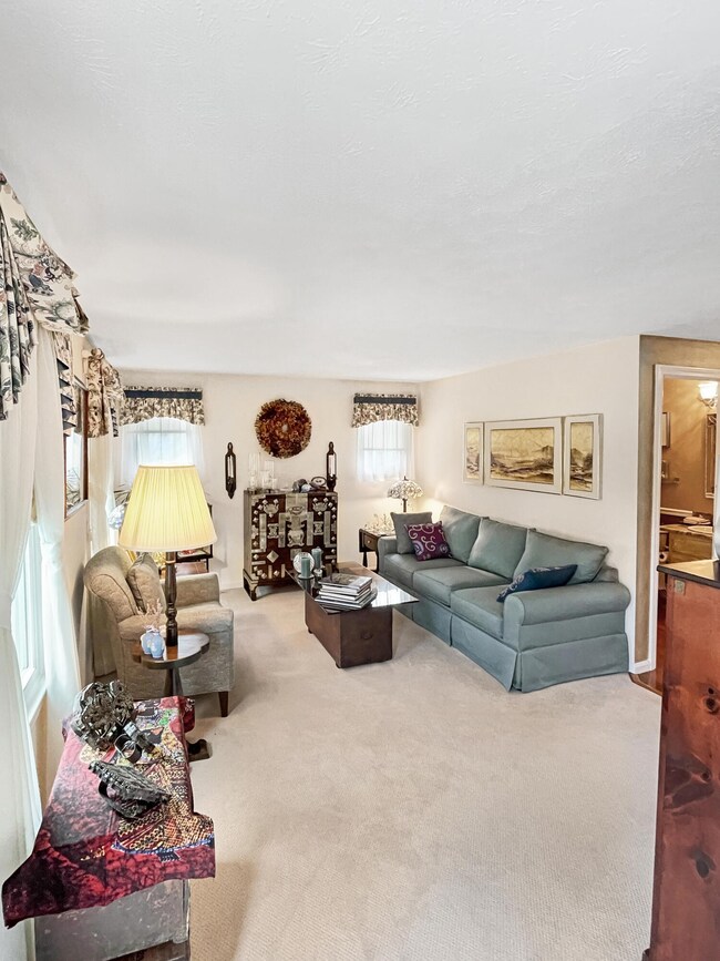 36 High Bridge Hill unit 185, Nashua, NH 03063 - photo 2