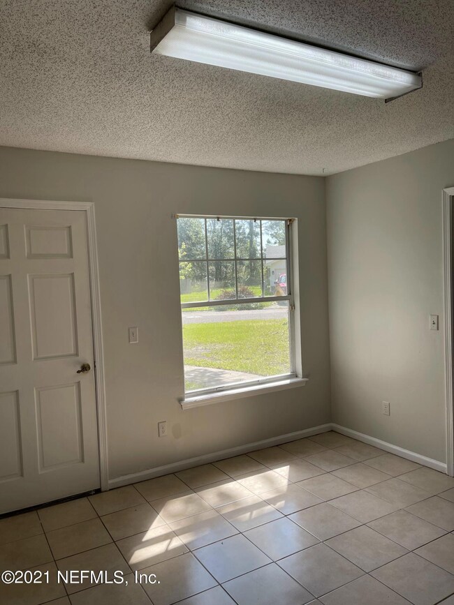 3980 Hunters Lake Cir E, Jacksonville, FL 32210 - photo 5