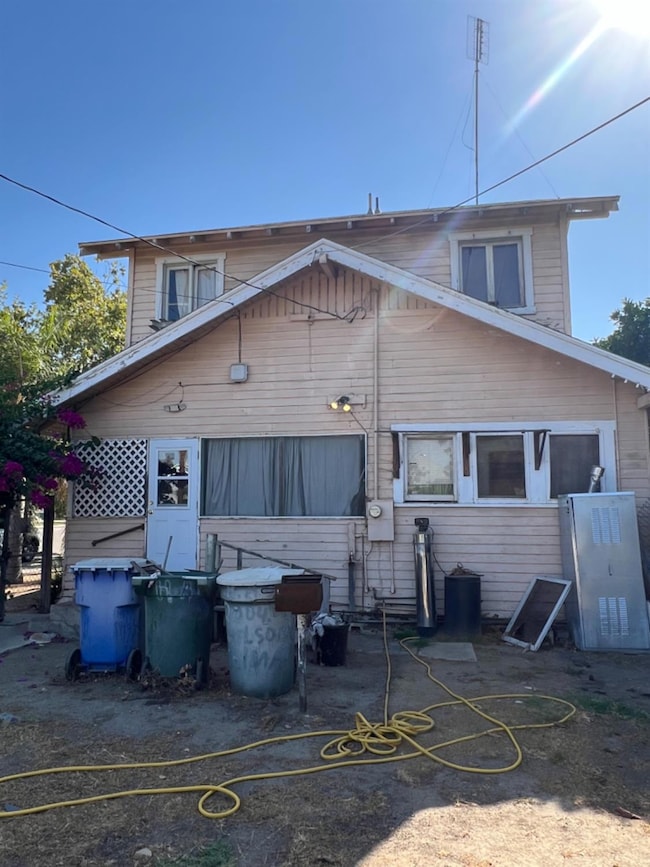 2004 Wilson St, Selma, CA 93662 - photo 2