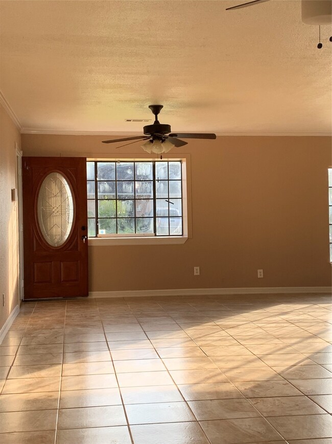 5726 Mackinaw St, Houston, TX 77053 - photo 3