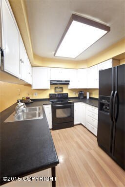 kitchen 2.jpg