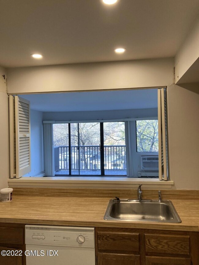 1465 E Putnam Ave unit 605, Old Greenwich, CT 06870 - photo 2