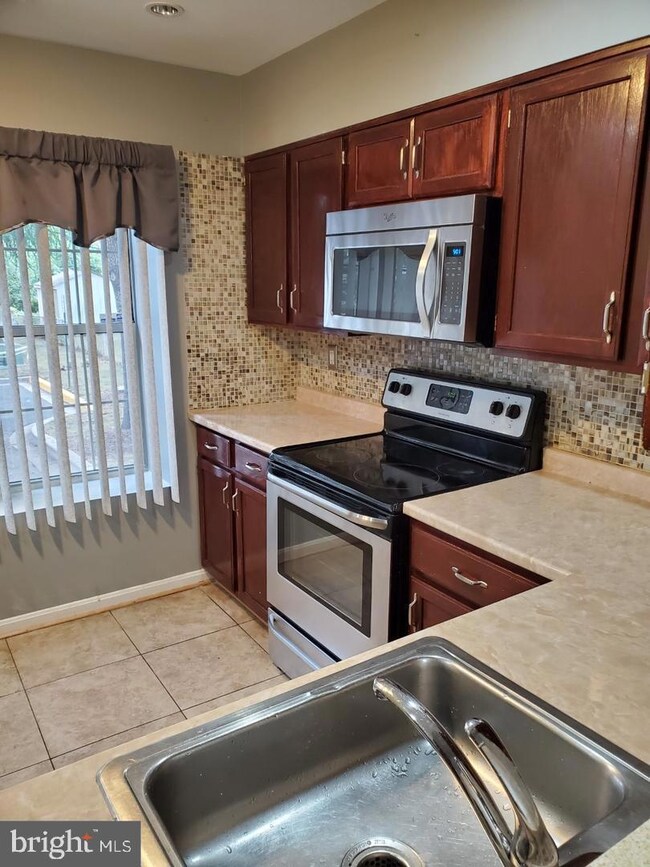 907 Hilldropt Ct, Capitol Heights, MD 20743 - photo 4