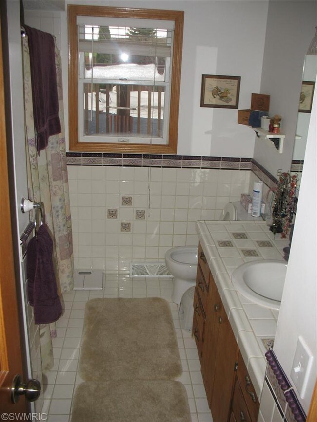 303 Anderson Dr, Wayland, MI 49348 - photo 2