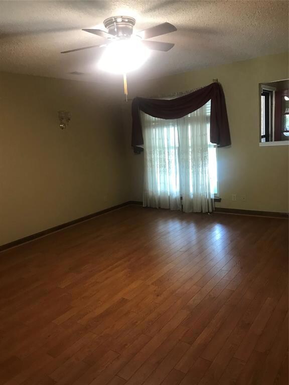 1303 S Lang Ave, Denison, TX 75020 - photo 6