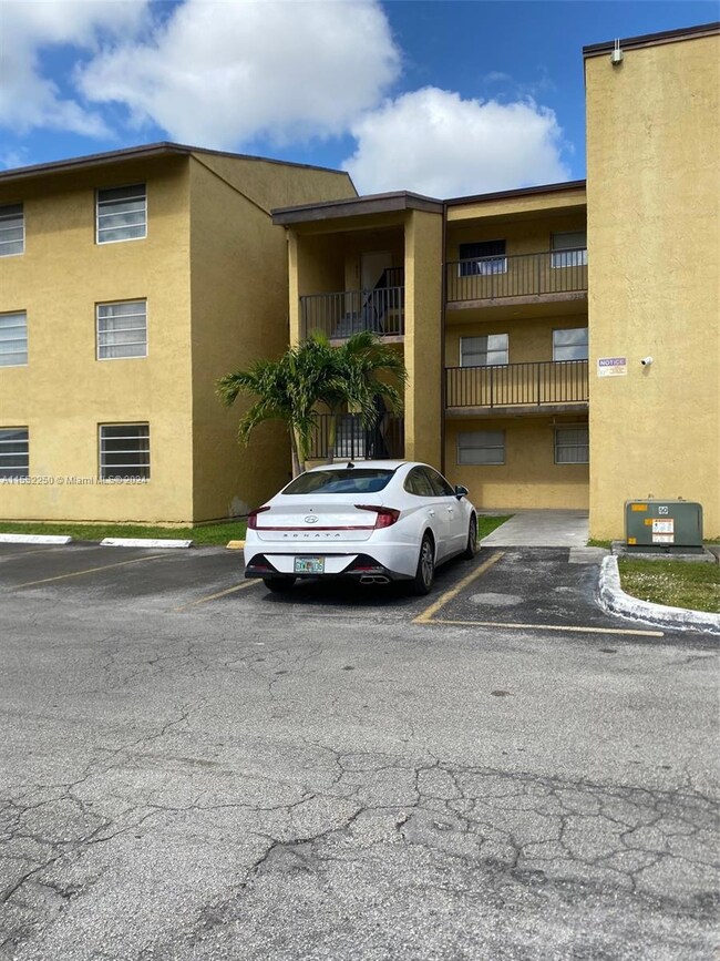 15430 SW 82nd Ln unit 611, Miami, FL 33193 - photo 3