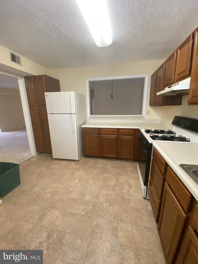 11993 Cardamom Dr, Woodbridge, VA 22192 - photo 5