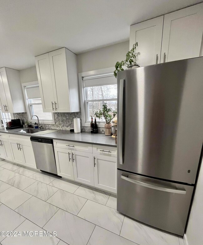 369 Beecroft Place, Oakhurst, NJ 07755 - photo 5