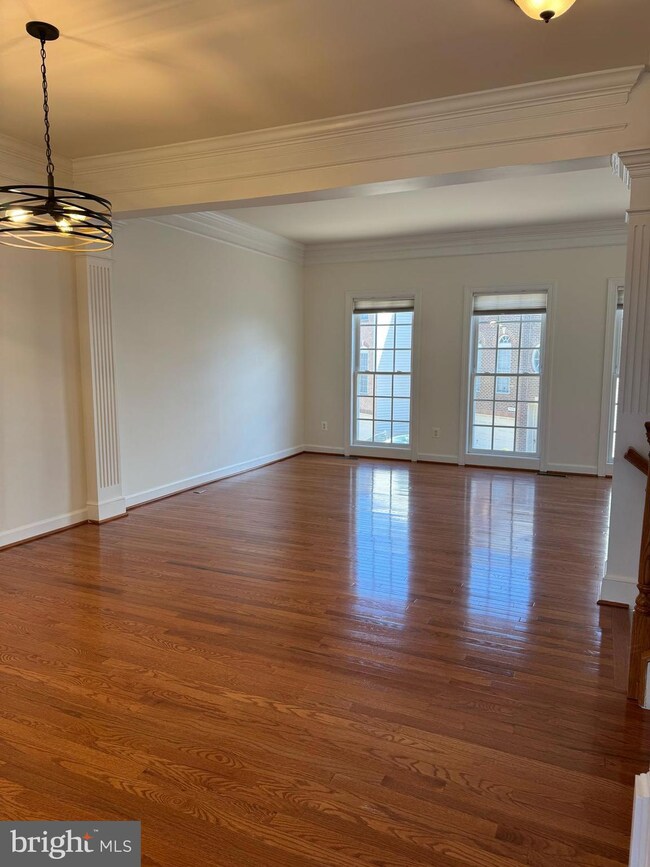 9056 Tanyard Ln, Lorton, VA 22079 - photo 4