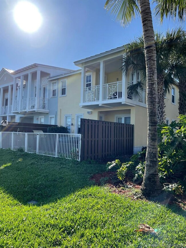 10899 NW 75th St, Doral, FL 33178 - photo 6