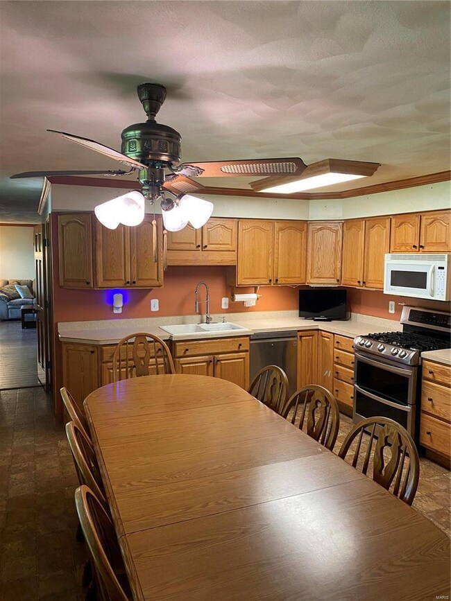 1221 S Clinton Rd, Caseyville, IL 62232 - photo 4