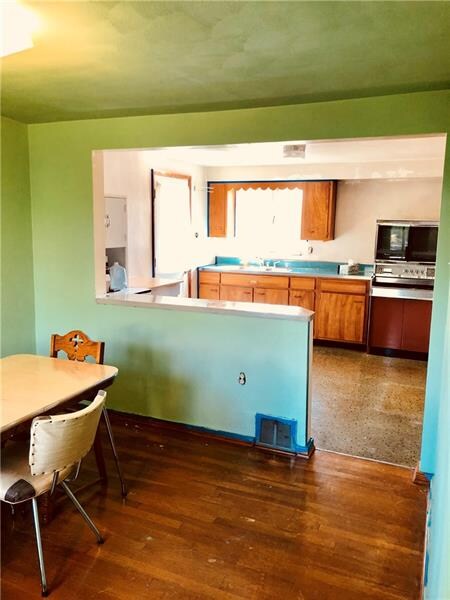 108 Owens Rd, Coraopolis, PA 15108 - photo 3