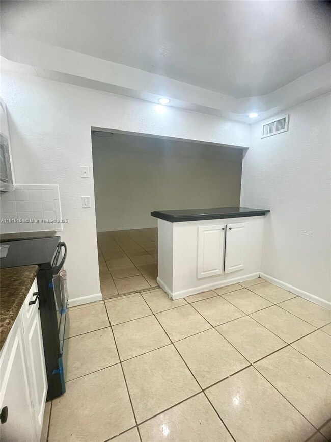 800 NE 199th St unit 106D, Miami, FL 33179 - photo 5