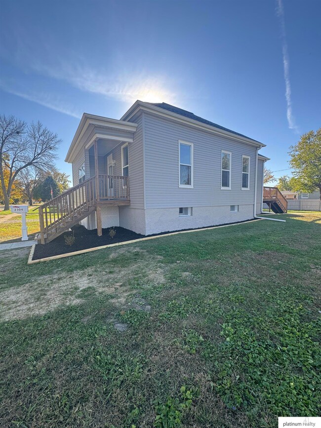 2304 S 11th St, Council Bluffs, IA 51501 - photo 4