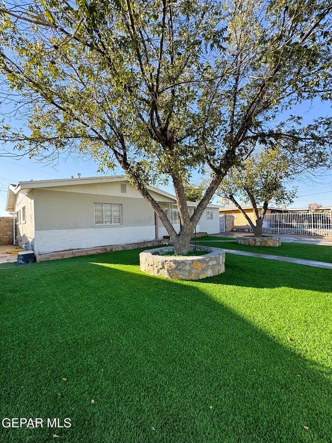 1515 Dennis Cir, El Paso, TX 79925 - photo 2