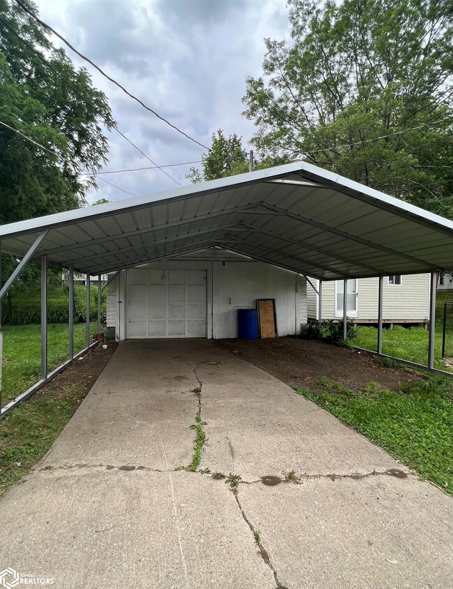 206 E Thomas Ave, Shenandoah, IA 51601 - photo 5