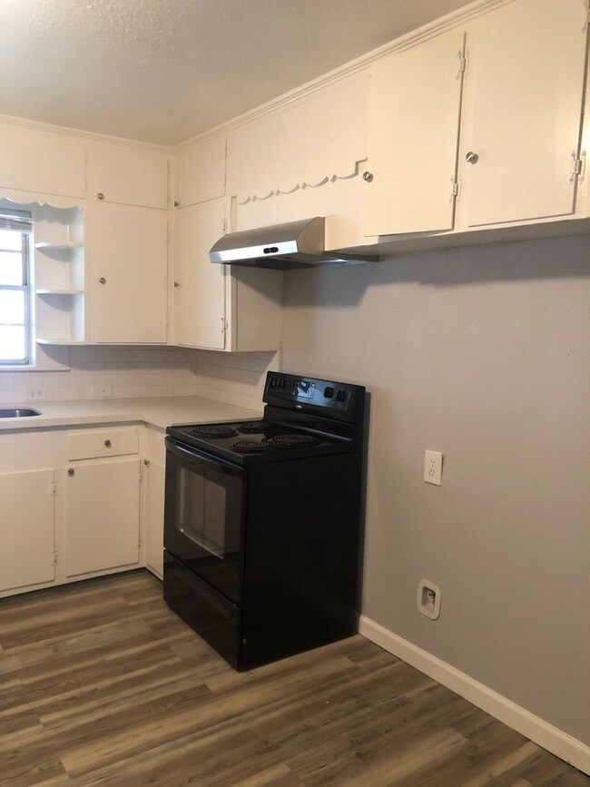 503 Willow Ave, Cleveland, TX 77327 - photo 6