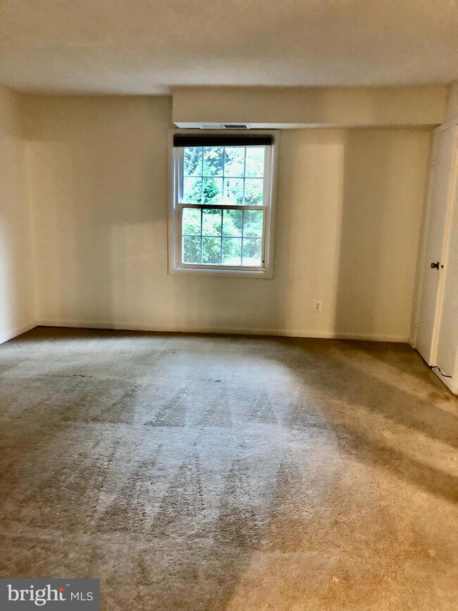 3874 Lyndhurst Dr unit 101, Fairfax, VA 22031 - photo 3