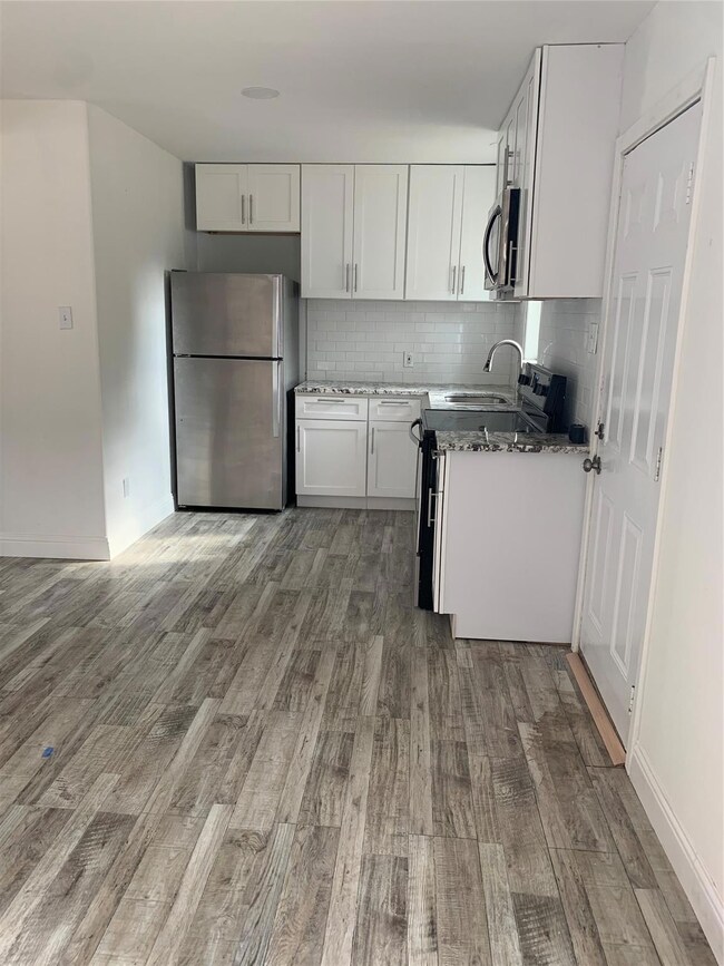 1038 SW 3rd St, Grand Prairie, TX 75051 - photo 3