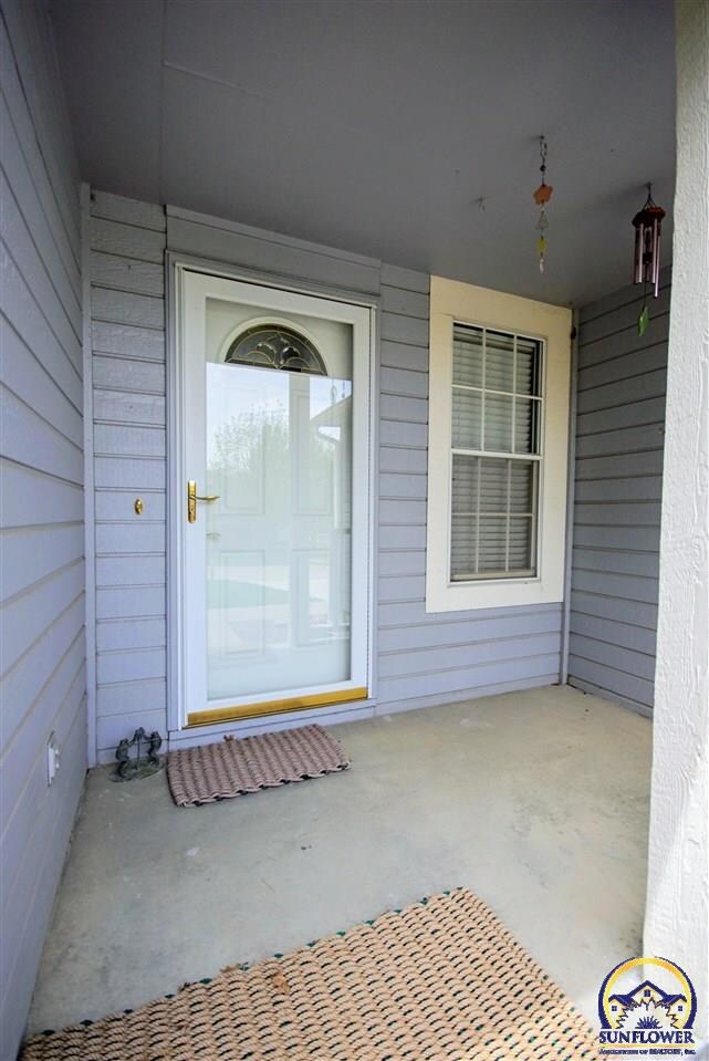 3531 SW Willow Brook Dr, Topeka, KS 66614 - photo 2